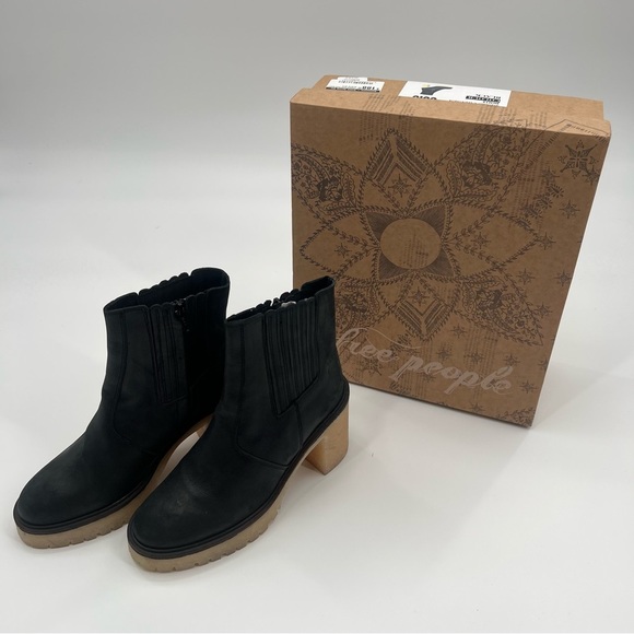 NWT Free People James Chelsea Black Boots Chunky Feels Ankle Booties 38.5 US 8.5 - Picture 8 of 16